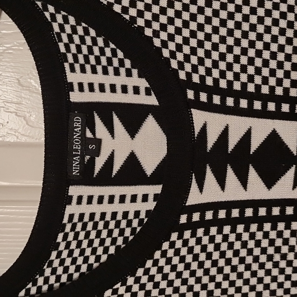 Geometric Print Sweater Dress - Picture 4 of 4